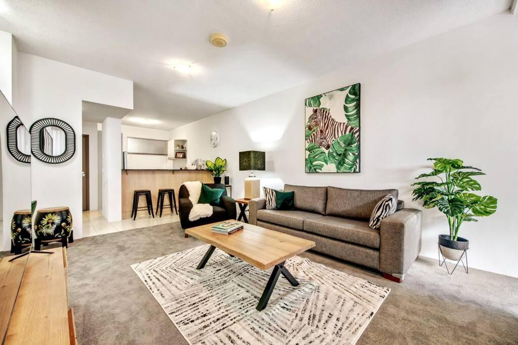 Wild Luxe Exec - Free Parking & 100mps+wifi Apartment *